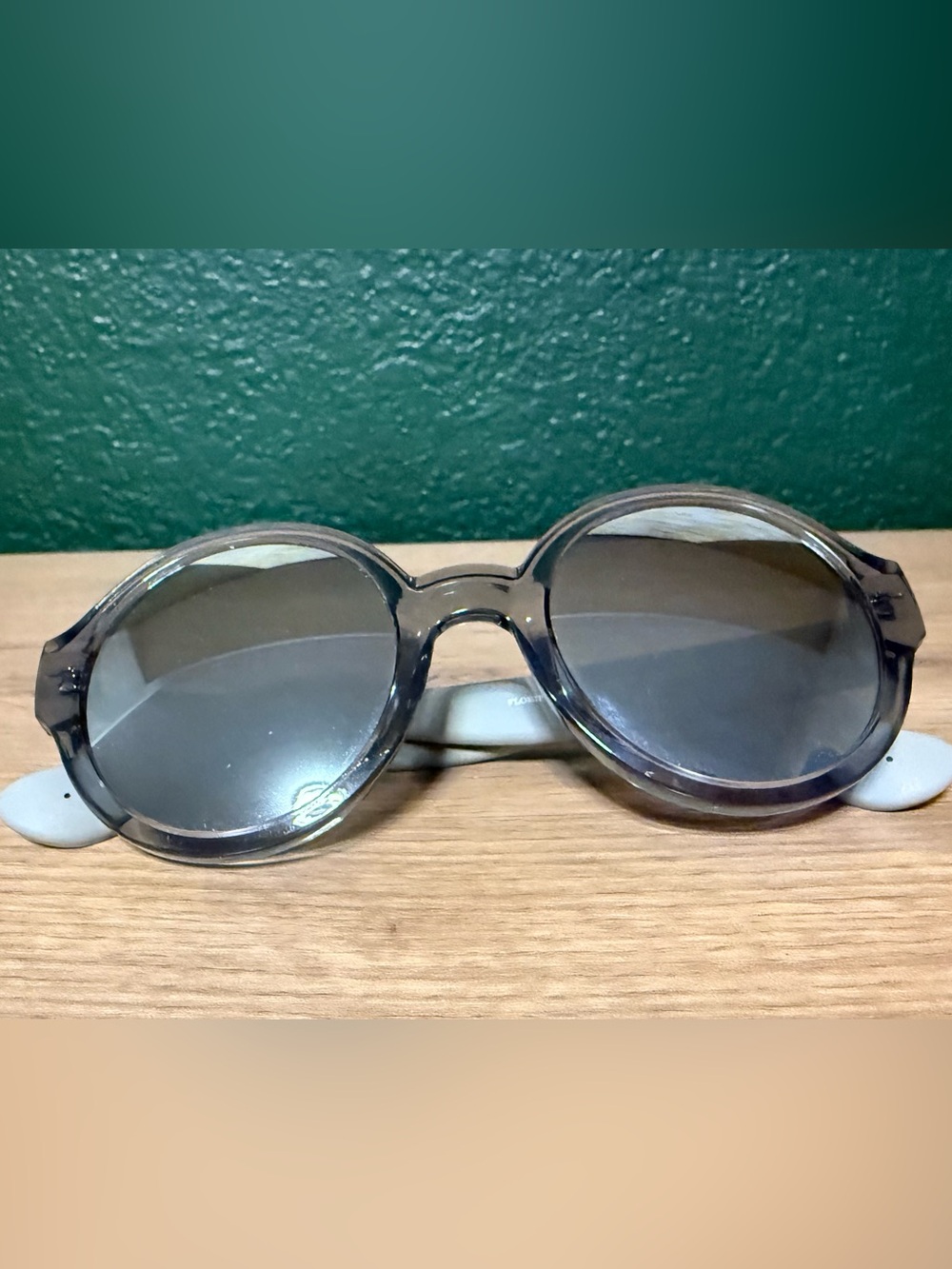 Havaianas Round Women’s Sunglasses in Smoky Gray